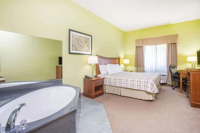 In-room hot tub at Days Inn & Suites by Wyndham Swainsboro in Swainsboro, GA