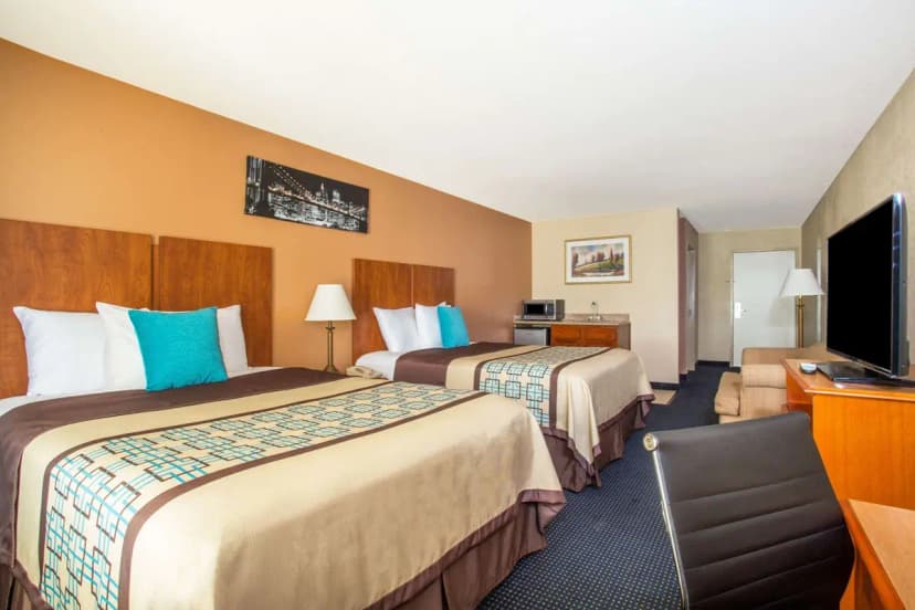 Hotels with jacuzzi in room in Thibodaux