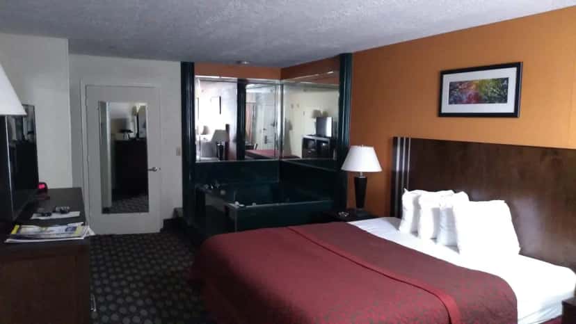 In-room hot tub at Days Inn & Suites by Wyndham Winnie in Winnie, TX
