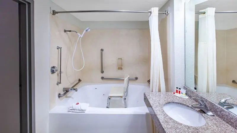 Hotels with jacuzzi in room in Webster