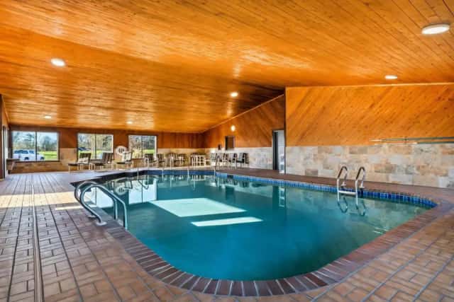 Days Inn by Wyndham Black River Falls — guest room