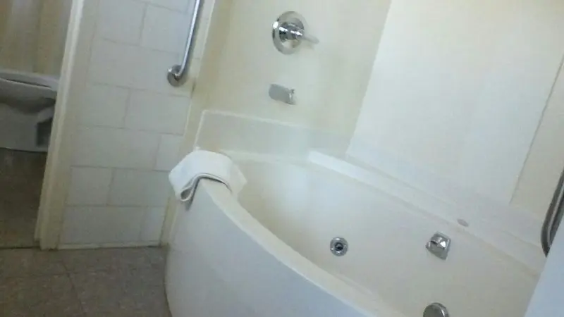 Days Inn by Wyndham Bronx Near Stadium hotel photo 1 in Bronx, New York