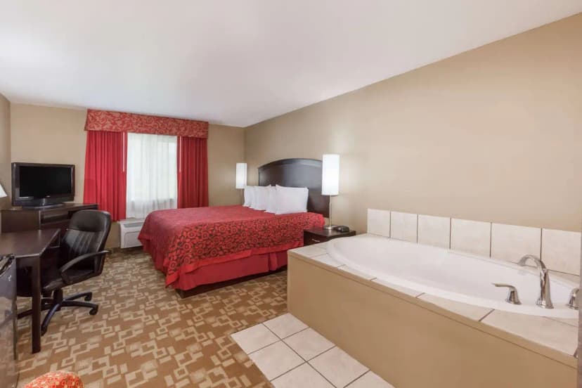 Hotels with jacuzzi in room in Central City