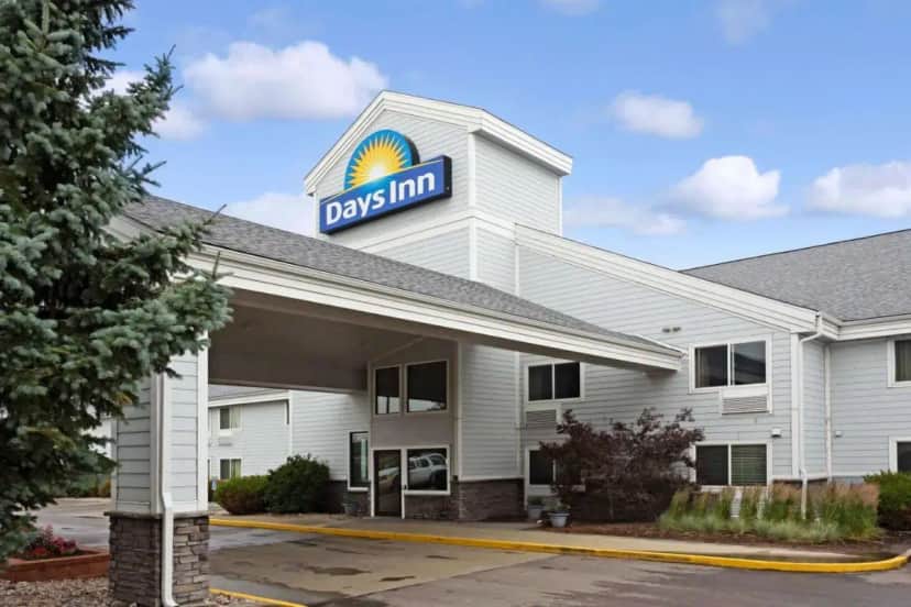 a view of a davis inn building at Days Inn by Wyndham Cheyenne in Cheyenne