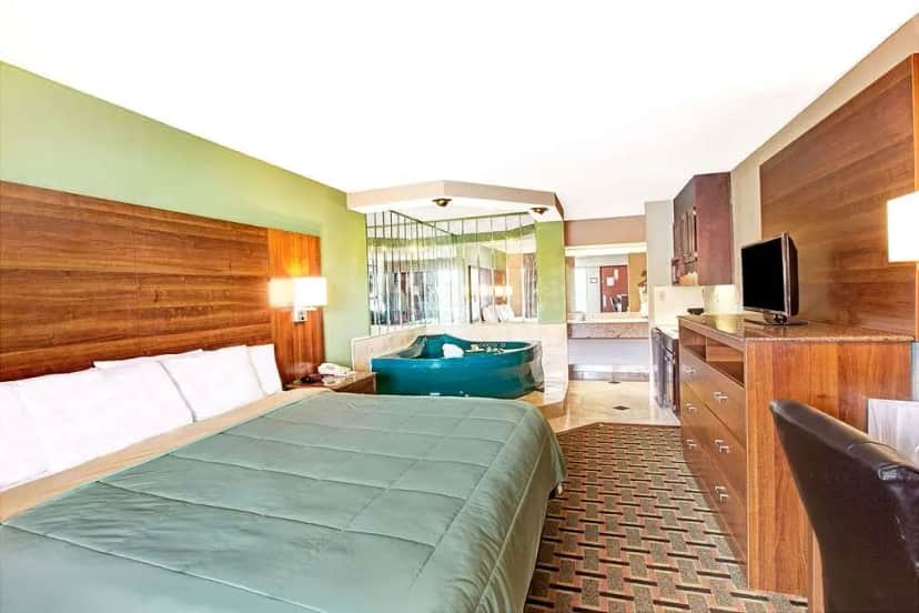Days Inn by Wyndham Conover – Hickory hotel photo 1 in Conover, North Carolina