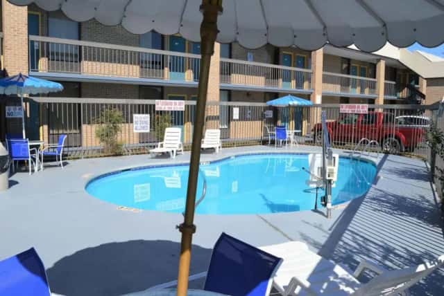 Days Inn by Wyndham Easley West of Greenville/Clemson Area — guest room