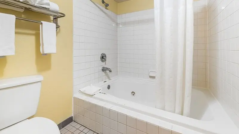 Days Inn by Wyndham Federal Way hotel photo 1 in Federal Way, Washington