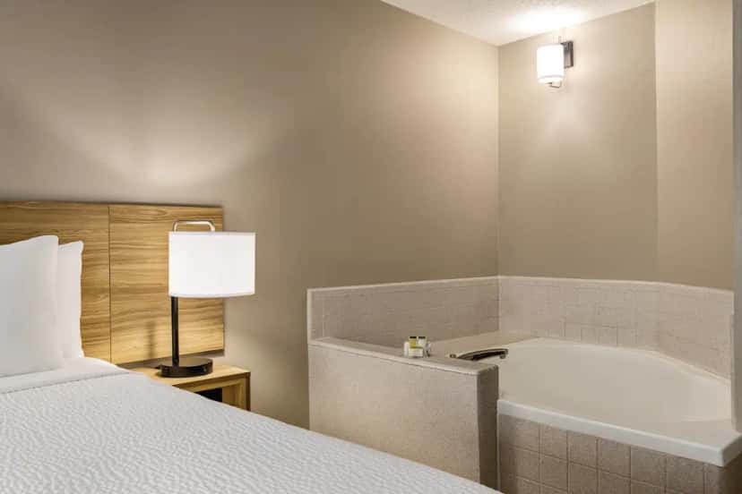In-room hot tub at Days Inn by Wyndham Kuttawa/Eddyville in Kuttawa, KY