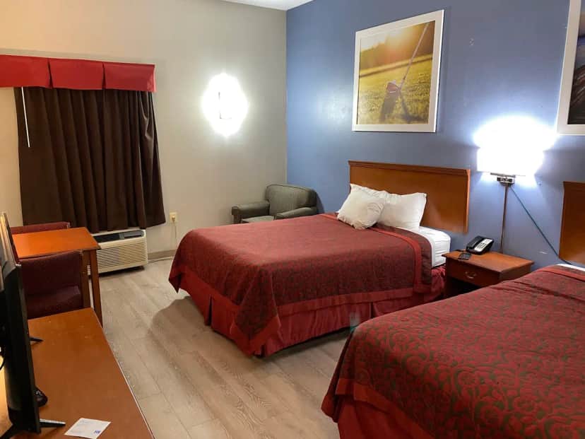 Days Inn by Wyndham Manassas — guest room
