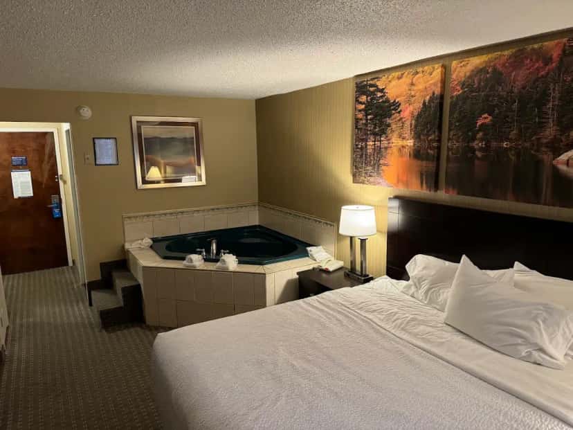 In-room hot tub at Days Inn by Wyndham Plattsburgh in Plattsburgh, NY