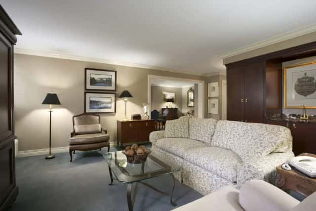 Days Inn by Wyndham Sidney — guest room