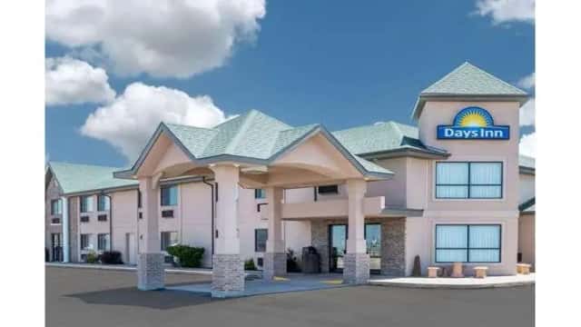 Days Inn by Wyndham Sidney — guest room