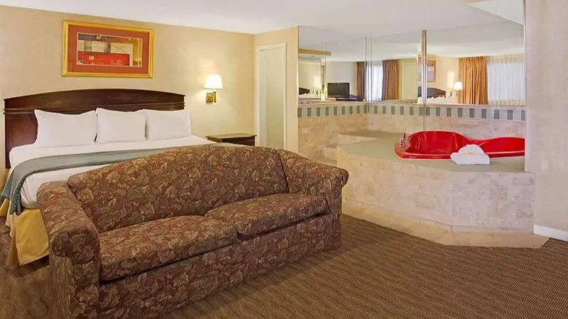 Hotels with jacuzzi in room in Silver Spring