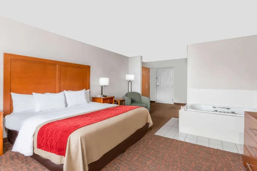 Hotels with jacuzzi in room in Williamsburg