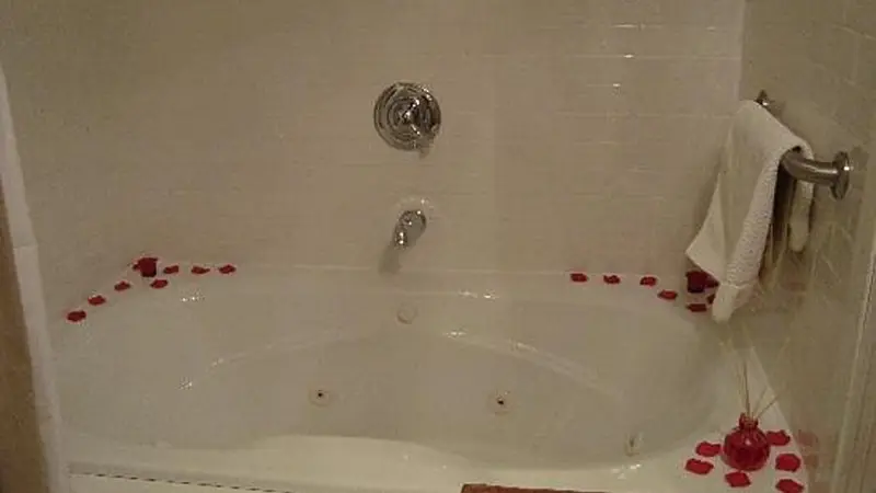 Hotels with jacuzzi in room in Dover
