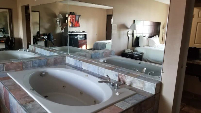 Hotels with jacuzzi in room in Torrance
