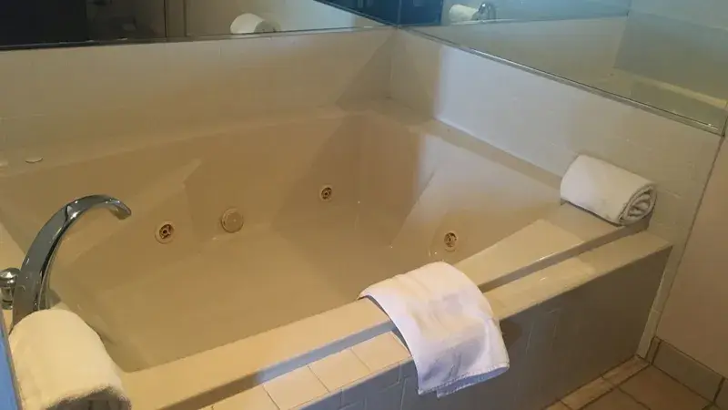 Derby Inn & Suites hotel photo 1 in Nicholasville, Kentucky