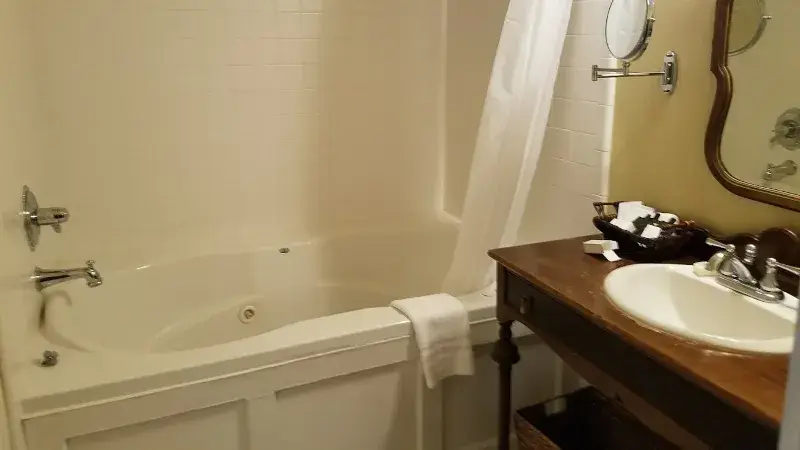 In-room hot tub at Dickson Street Inn in Fayetteville, AR
