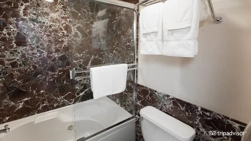 Hotels with jacuzzi in room in Palo Alto