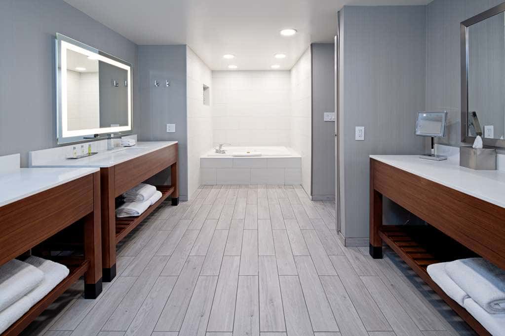 Deep soaking bathtub at DoubleTree by Hilton Hotel Bakersfield