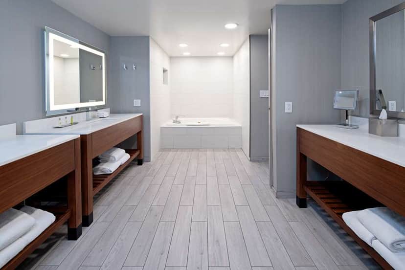 Deep soaking bathtub at DoubleTree by Hilton Hotel Bakersfield