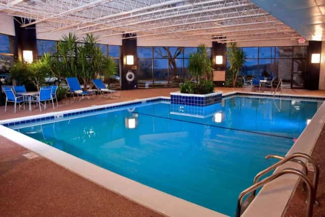 DoubleTree by Hilton Hotel St. Louis - Westport — guest room