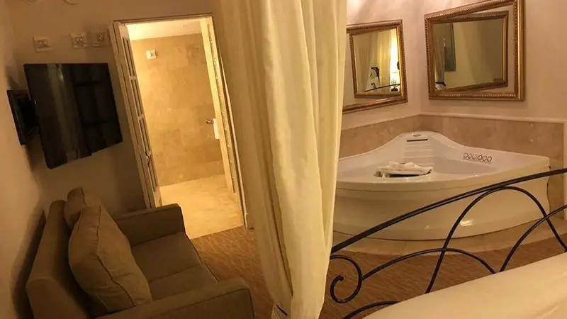 Hotels with jacuzzi in room in Sunrise