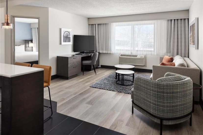 Hotels with jacuzzi in room in Racine