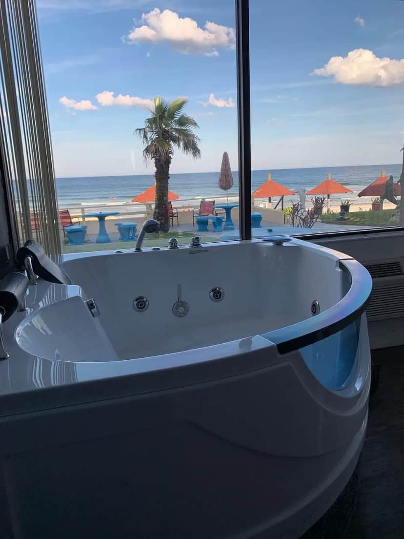 Dream Inn by AmeriVu hotel photo 1 in Daytona Beach Shores, Florida