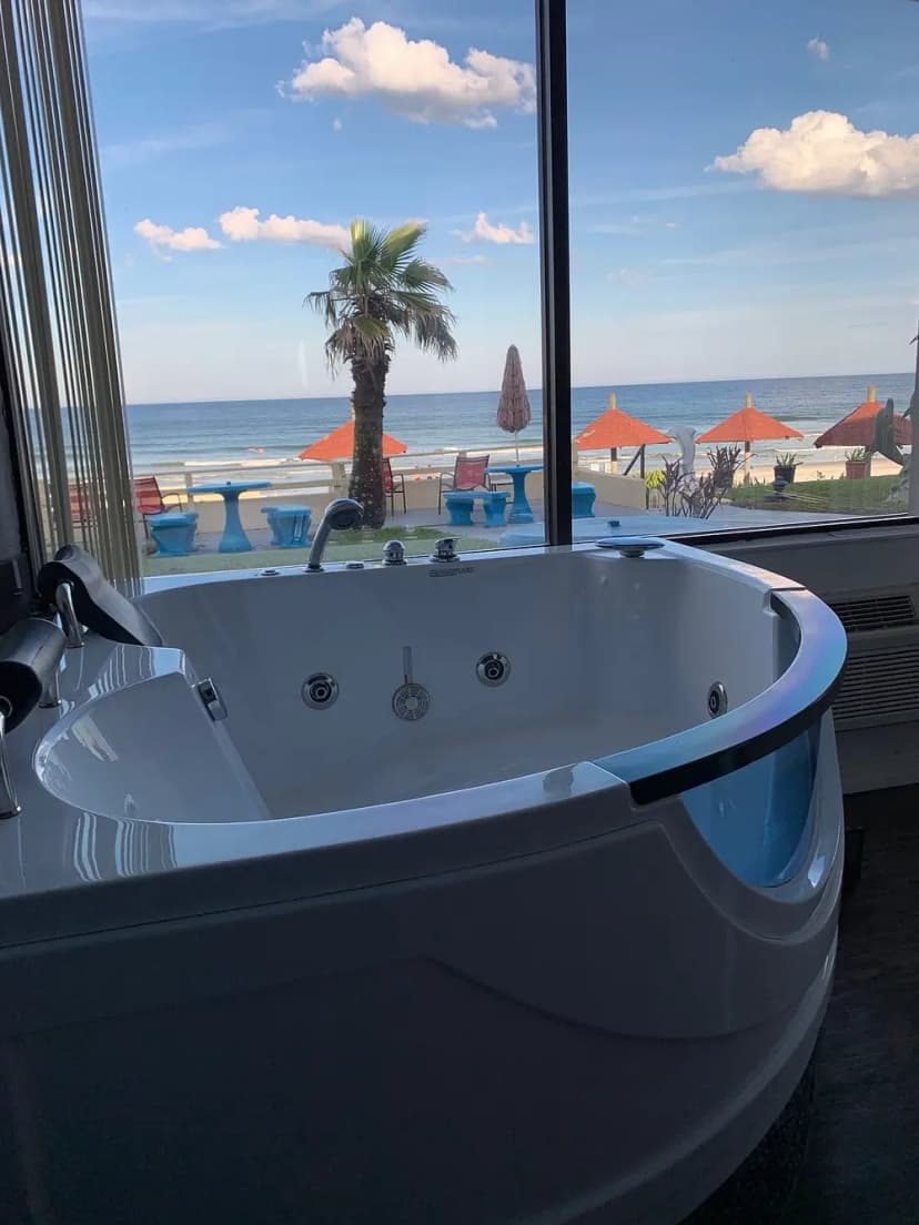 Hotels with jacuzzi in room in Daytona Beach Shores
