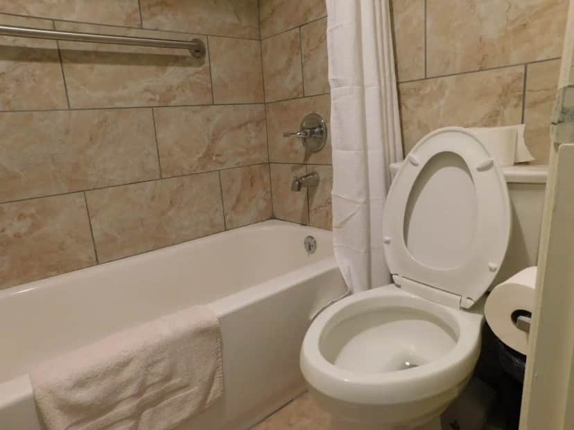 Deep soaking bathtub at Drifter Motel & Restaurant