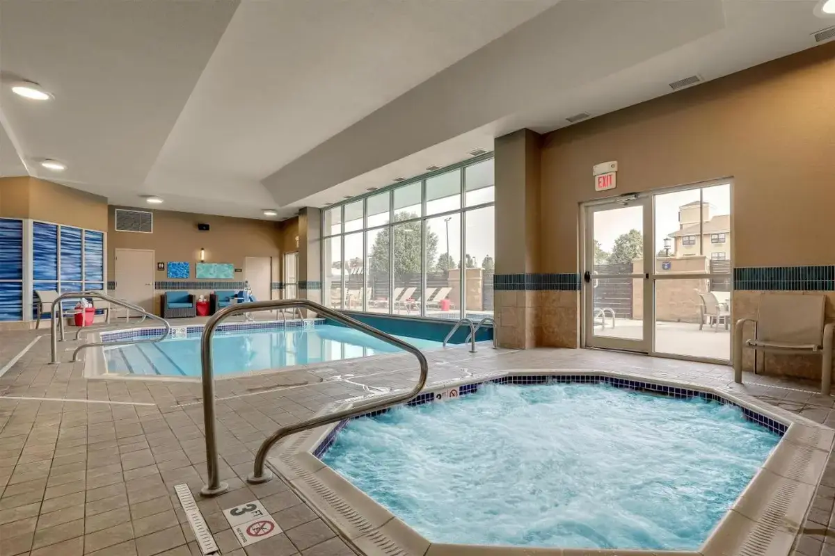 Hotels in Dayton with a jacuzzi in the room