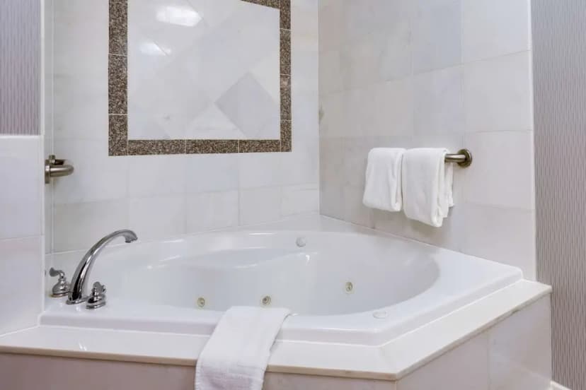 Hotels with jacuzzi in room in O Fallon