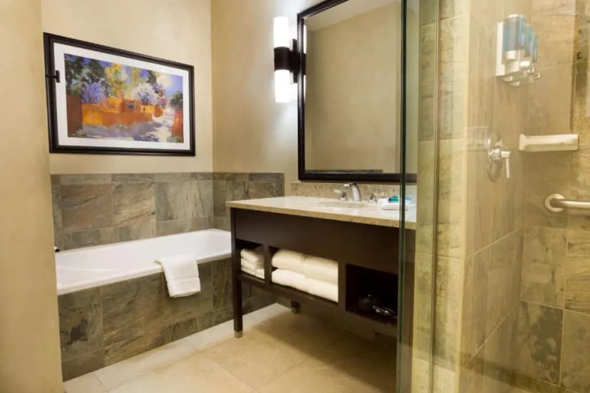 Hotels with jacuzzi in room in Santa Fe