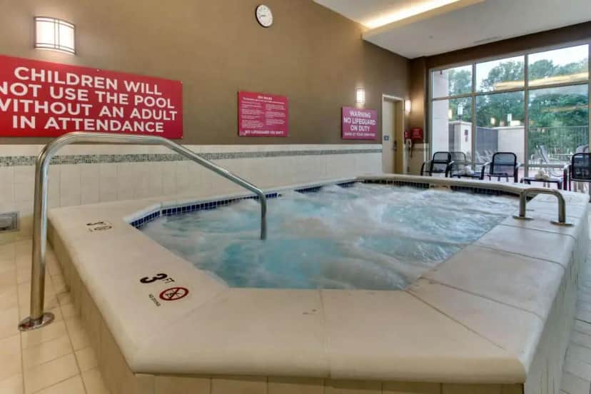 a jacuzzi tub in a waiting room at Drury Plaza Hotel Richmond in Glen Allen