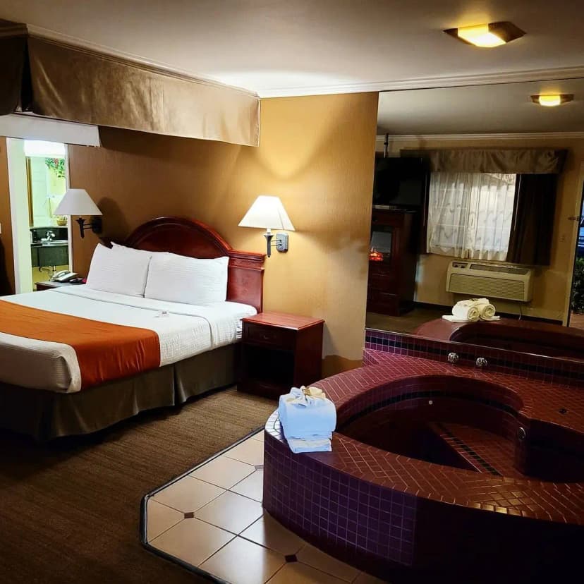 Hotels with jacuzzi in room in Redlands
