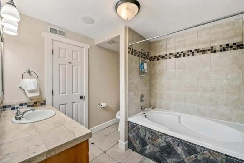 In-room jacuzzi tub at Eagle Mountain Villa in South Jordan, UT