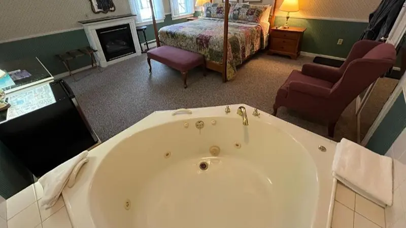 Hotels with jacuzzi in room in Route 100