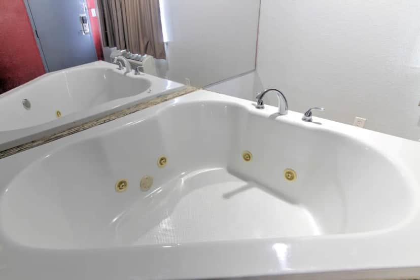 Private in-room jacuzzi tub at Econo Lodge Airport