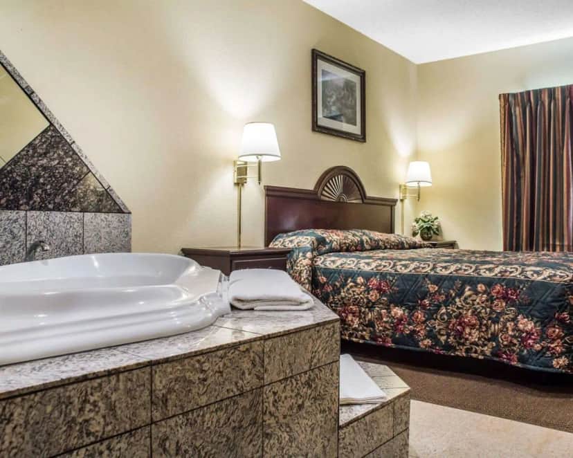 Private in-room jacuzzi at Econo Lodge Inn & Suites Airport