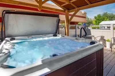 In-room hot tub at Econo Lodge Inn & Suites Durango in Durango, CO