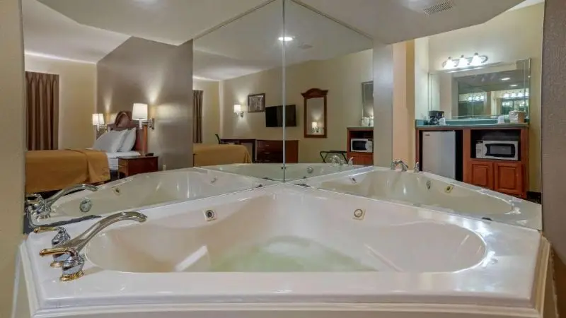 Econo Lodge Inn & Suites Flowood - Jackson Northwest hotel photo 1 in Flowood, Mississippi