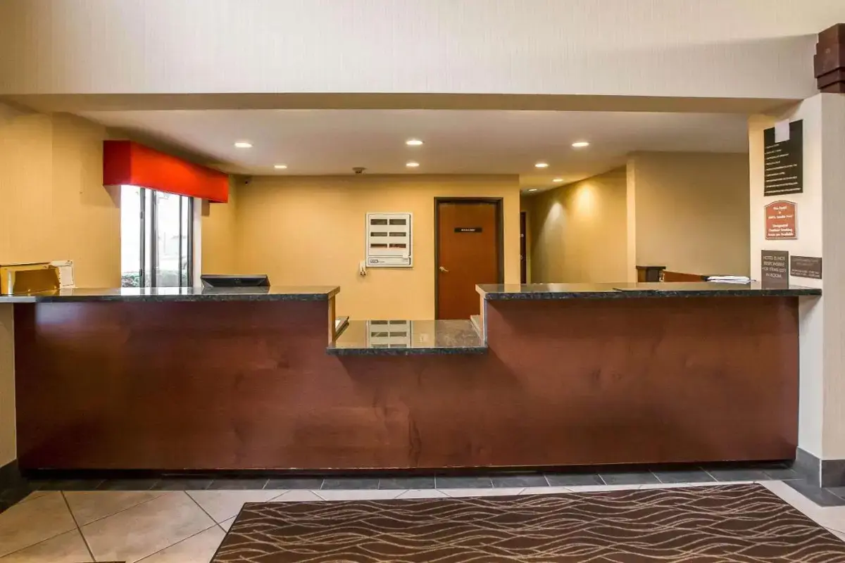 a view of a waiting room at a hospital at Econo Lodge Inn & Suites Monroe in Monroe