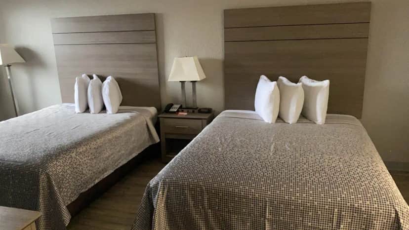 Econo Lodge Inn & Suites Port Arthur Near Sabine Pass — guest room