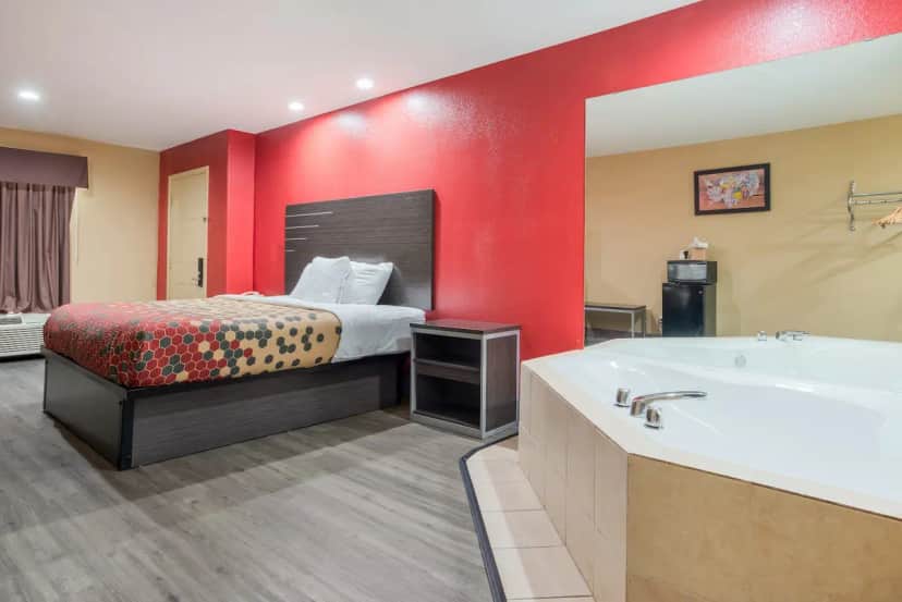 Private in-room jacuzzi at Econo Lodge Lake Charles University Area