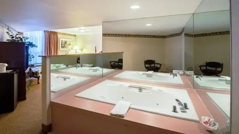 In-room hot tub at Econo Lodge Metro in Arlington, VA