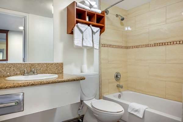 Deep soaking bathtub