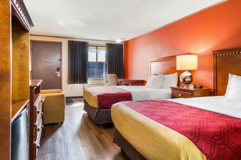 Hotels with jacuzzi in room in Norwalk