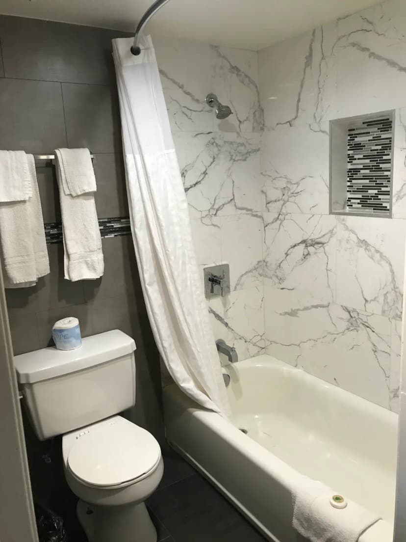 Hotels with jacuzzi in room in Inglewood