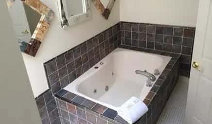 In-room hot tub at Economy Inn Cuyahoga Falls in Cuyahoga Falls, OH